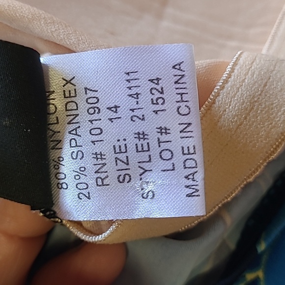 Bathing suit one piece - Picture 6 of 8